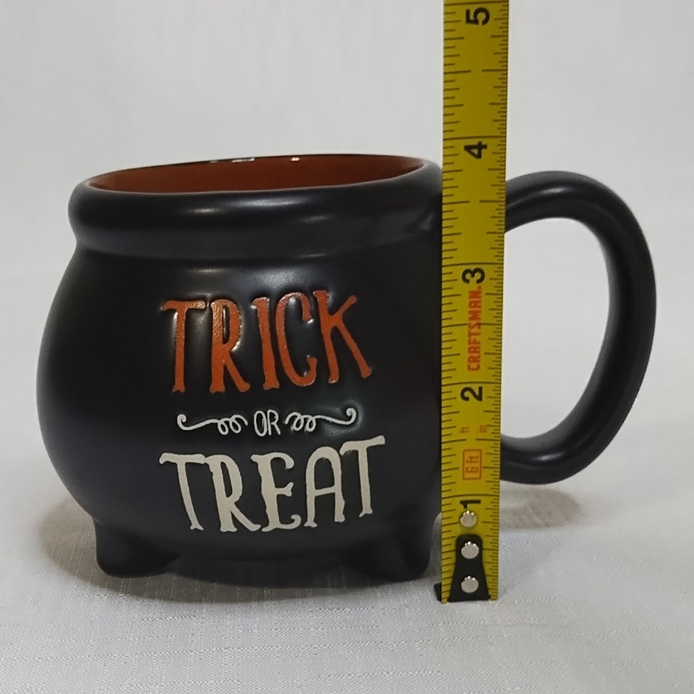 Hyde And Eek! Boutique Halloween Trick or Treat Black Cauldron Stoneware Mug - Picture 7 of 7